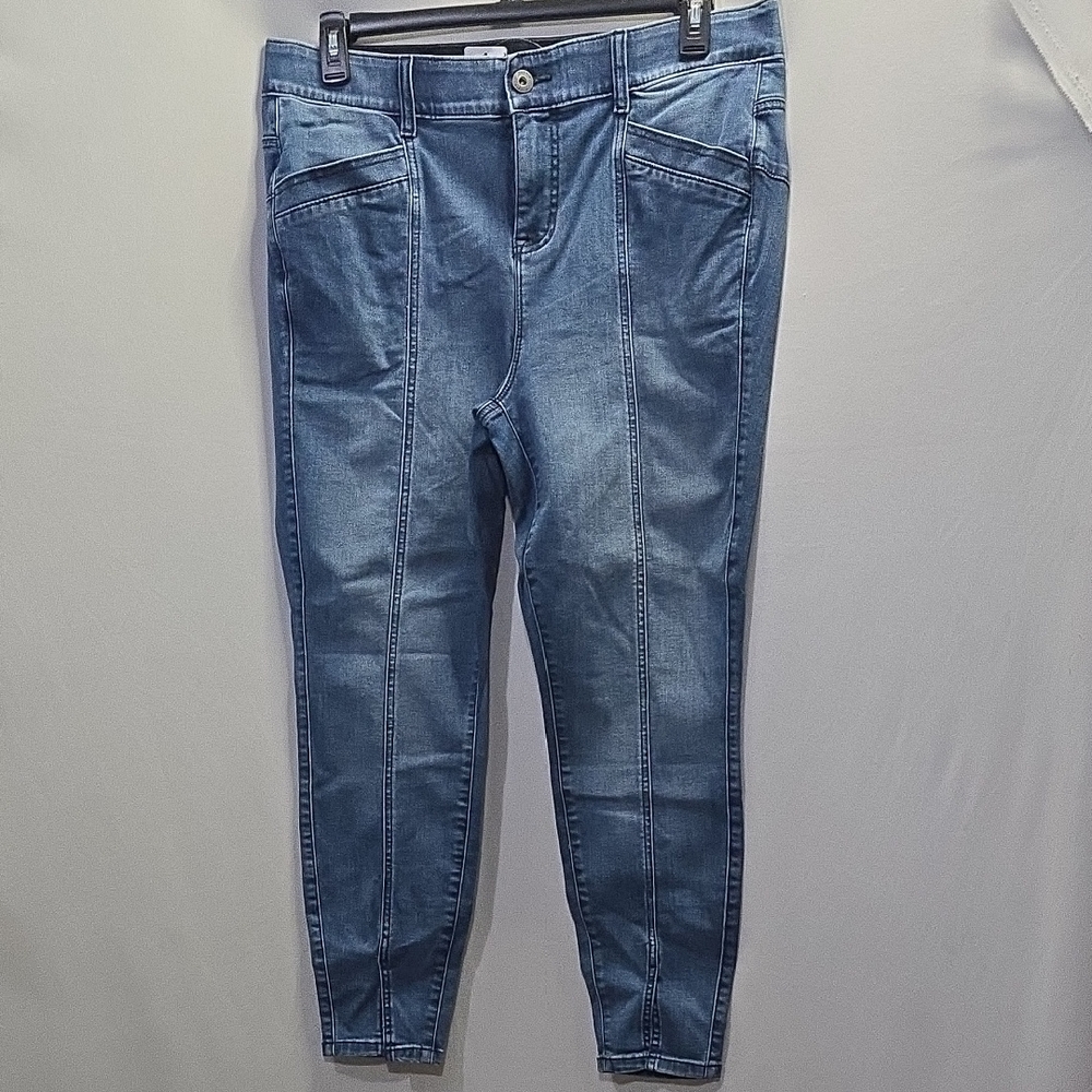 Womens NWT Torrid Plus Size 16 Ankle Jeans